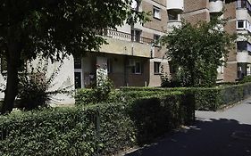 Chic Apartment Near City Center